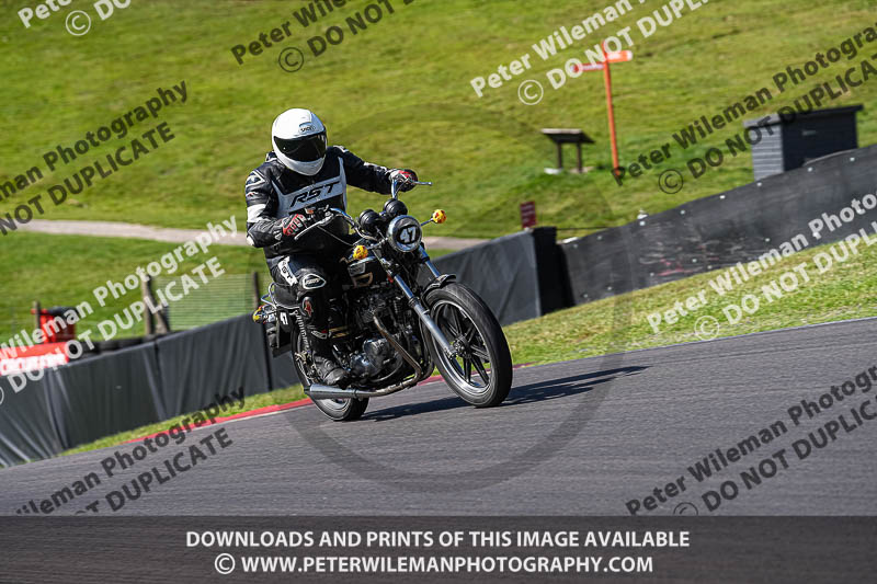 Vintage motorcycle club;eventdigitalimages;mallory park;mallory park trackday photographs;no limits trackdays;peter wileman photography;trackday digital images;trackday photos;vmcc festival 1000 bikes photographs